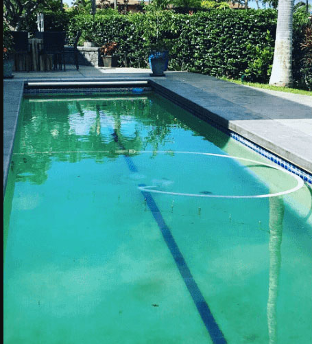 Piscina antes da limpeza